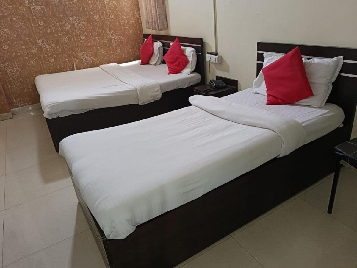 Hotel Mahati Indaur Kültér fotó